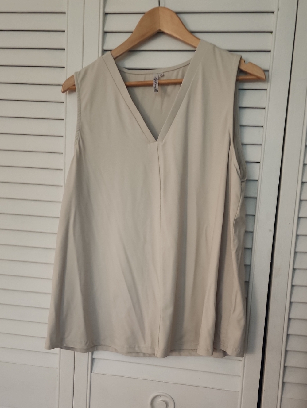 Lulu's Cream V-Neck Sleeveless Tank